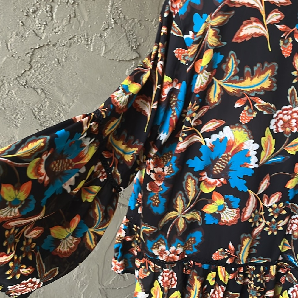INC Floral top - Picture 7 of 8